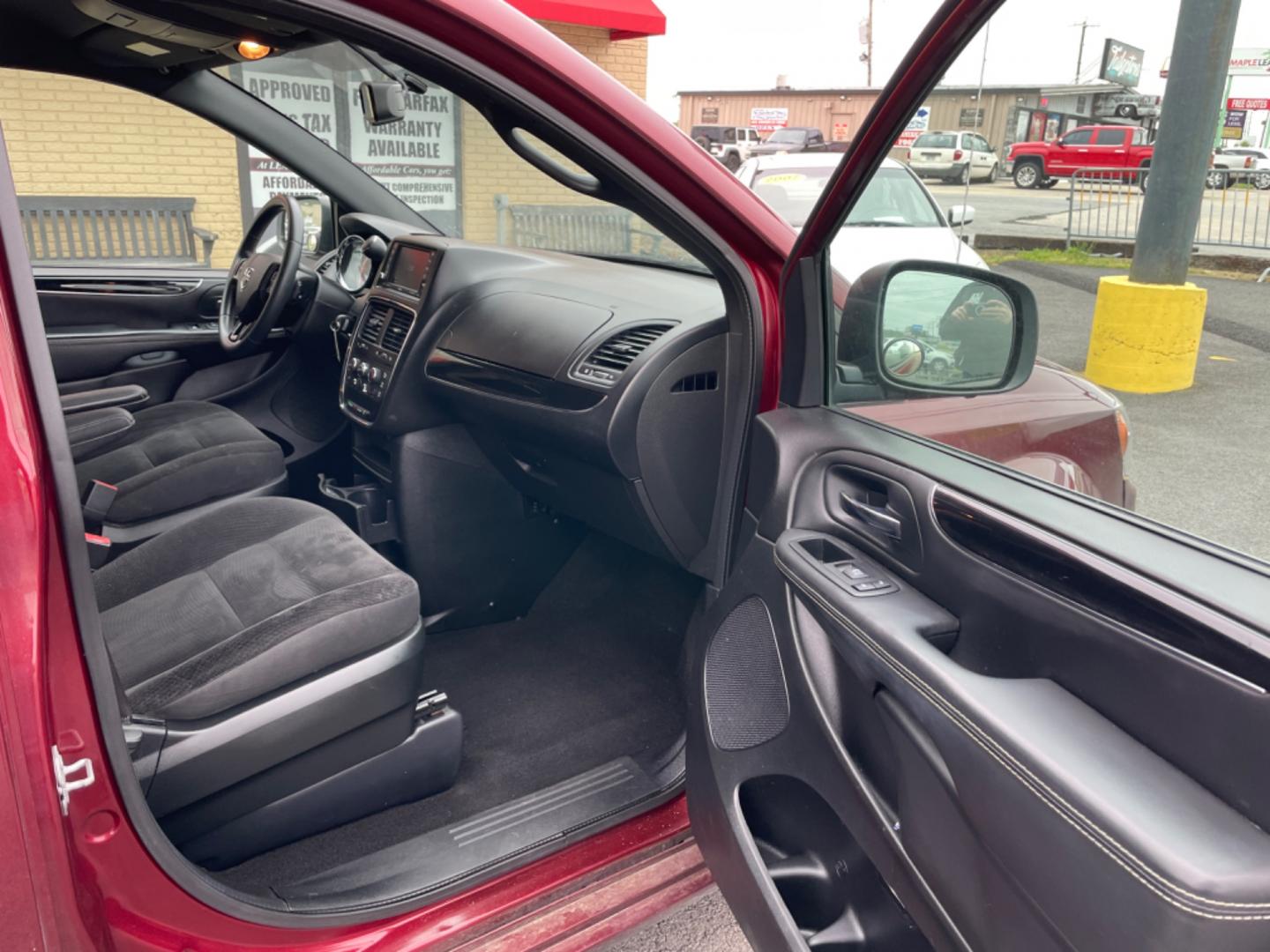 2017 Maroon Dodge Grand Caravan Passenger (2C4RDGBG9HR) with an V6, Flex Fuel, 3.6 Liter engine, Automatic, 6-Spd transmission, located at 8008 Warden Rd, Sherwood, AR, 72120, (501) 801-6100, 34.830078, -92.186684 - Photo#8